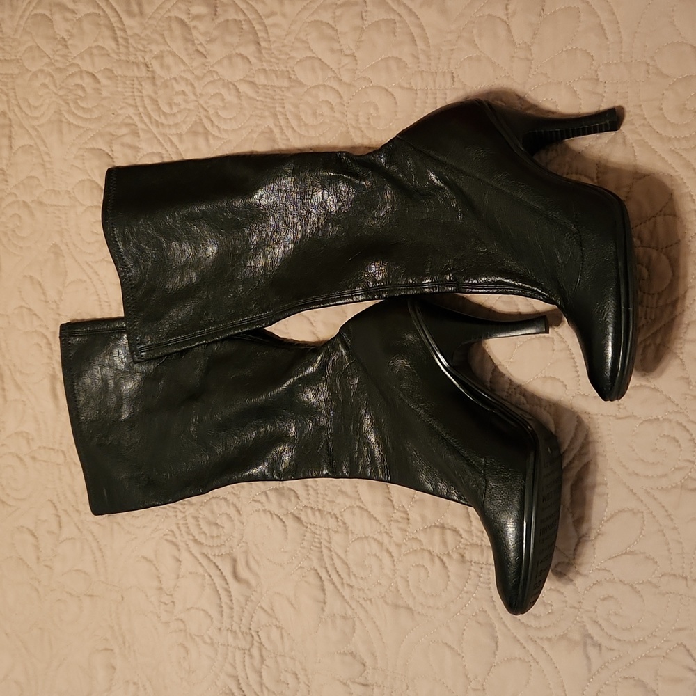 **SOLD**Gianni Bini knee high heeled boots